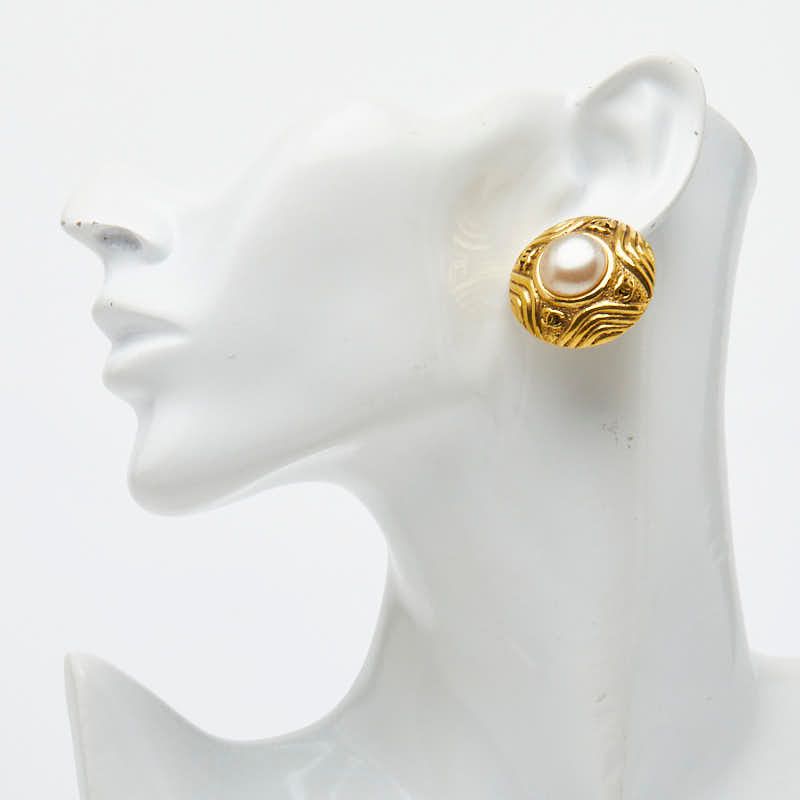 Chanel Vintage Pearl Gold Plated