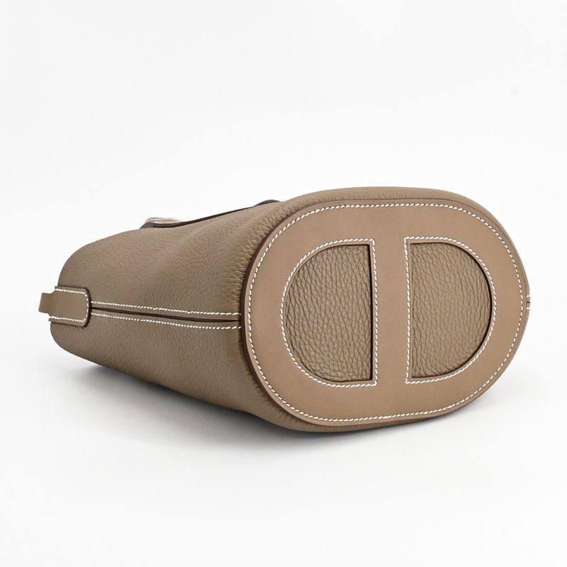 Hermes Handbag in the Loop 18