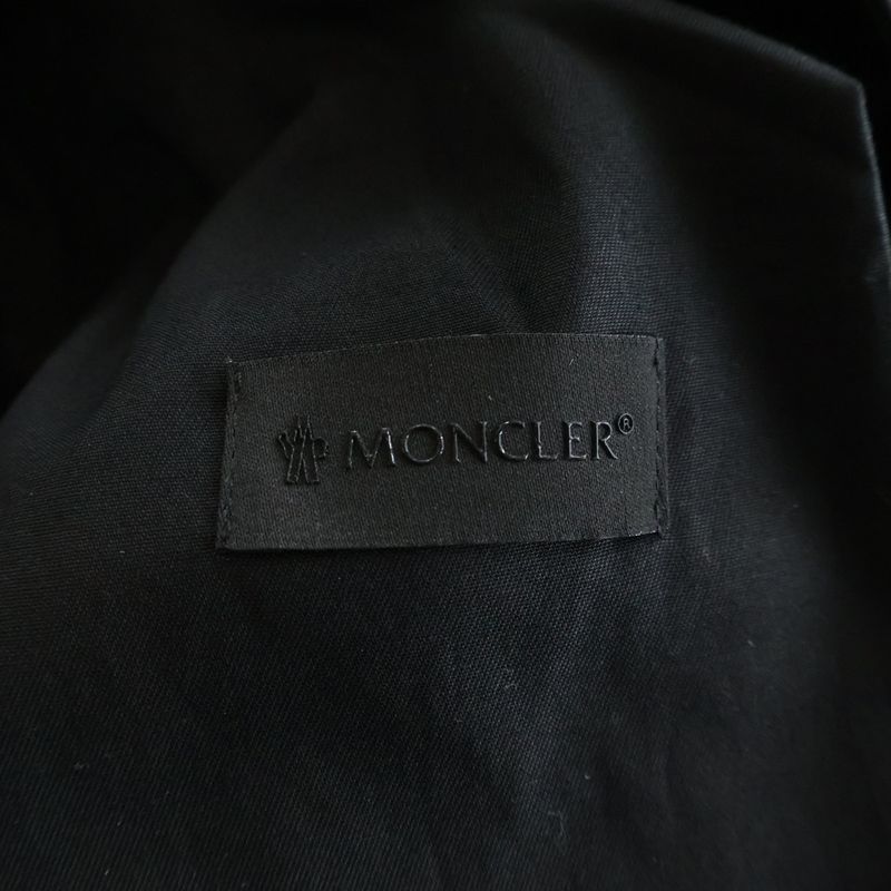Moncler Pantaloni Trousers Back Logo Straight Nylon Pants