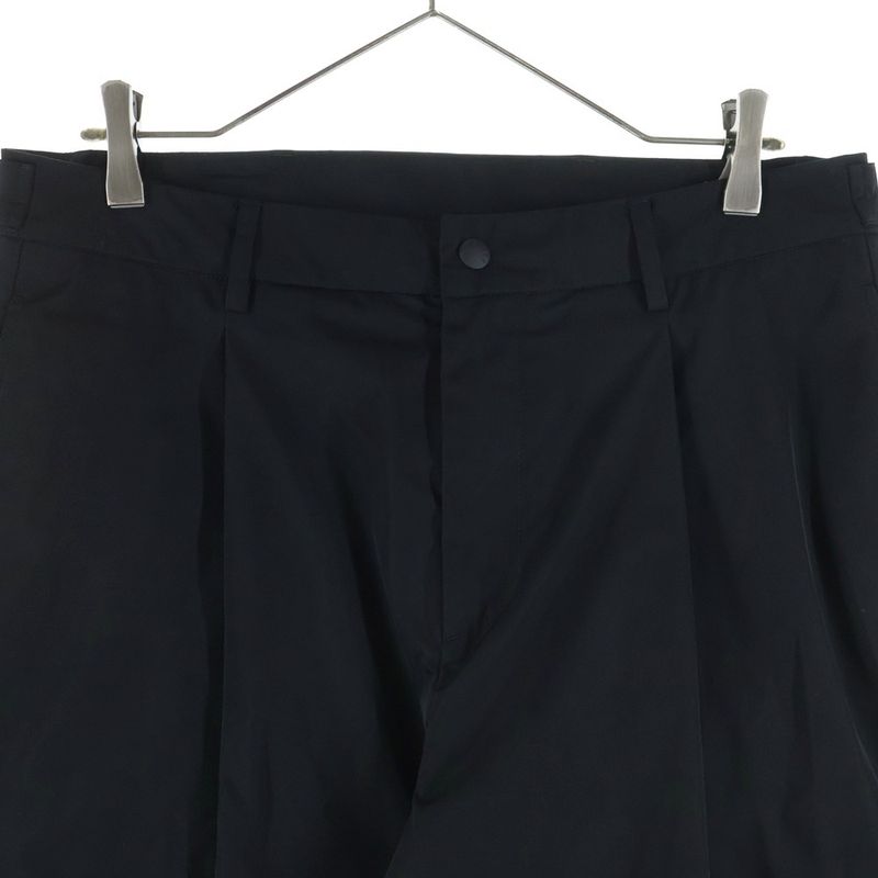 Moncler Pantaloni Trousers Back Logo Straight Nylon Pants