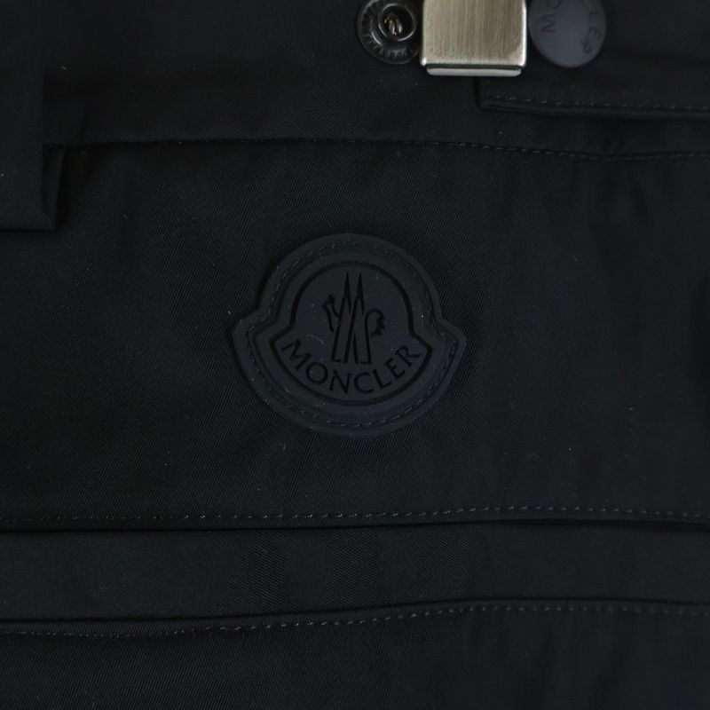 Moncler Pantaloni Trousers Back Logo Straight Nylon Pants