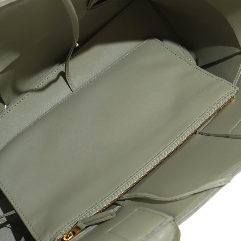 Bottega Veneta Maxi Intrecciato Arcotto Tote Light Green Leather Silver