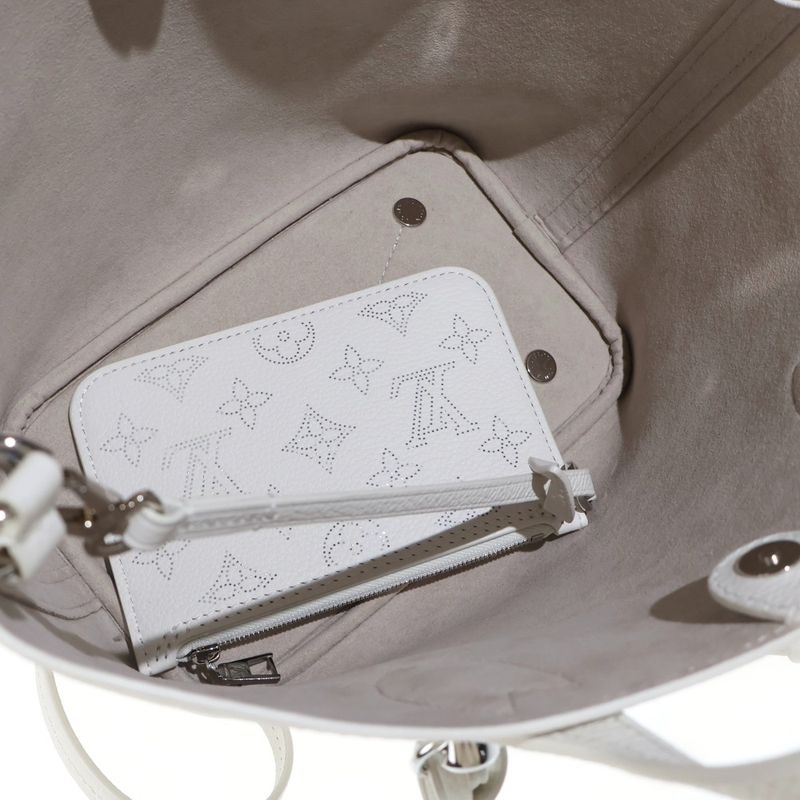 Louis Vuitton Monogram Mahina 2-Way Shoulder Bag Tote White Leather Silver