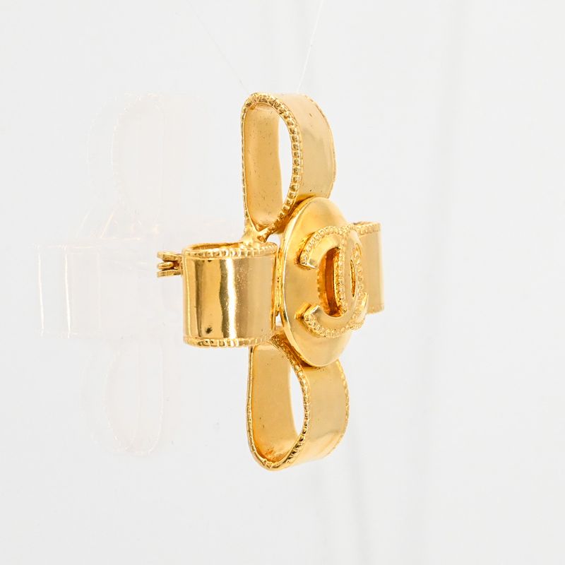 Chanel Brooch Gold