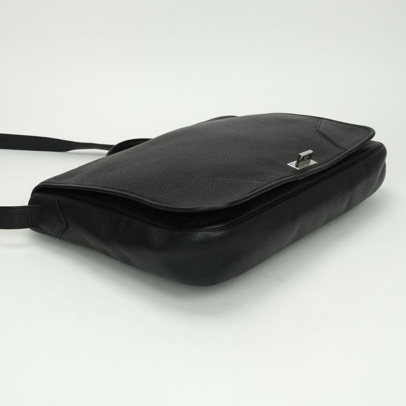 Hermes Victoria Messenger Bag Tote Taurillon Clemence Noir Black
