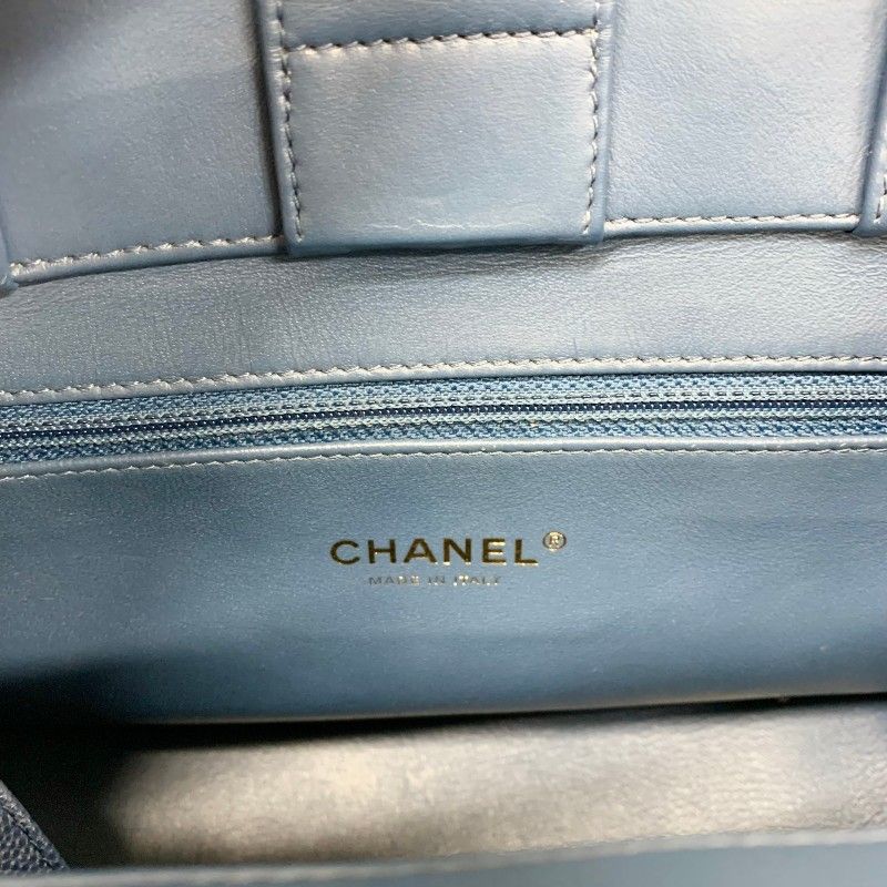 Chanel Blue Gold Business Affinity Caviar Leather Turnlock CC Logo 2-Way