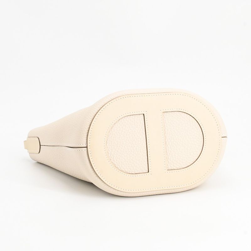 Hermes Handbag in the Loop 18