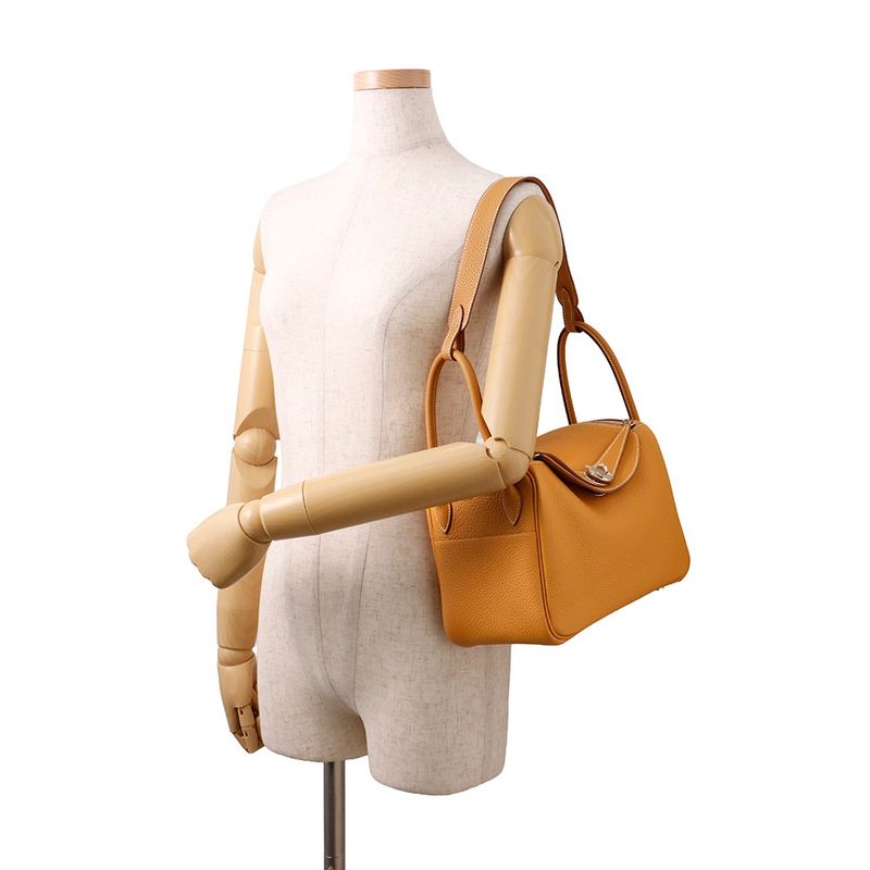 Hermes Handbag Lindy 26 Natural Sable Silver Taurillon Clemence 2-Way