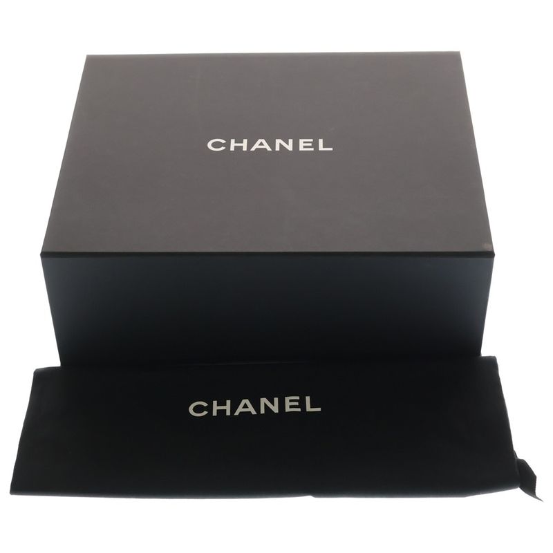 Chanel Quilted CC Logo Lambskin Leather Shoulder Bag Gold Plate