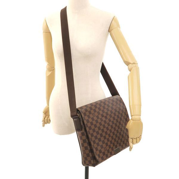 Louis Vuitton Damier District MM Wallet