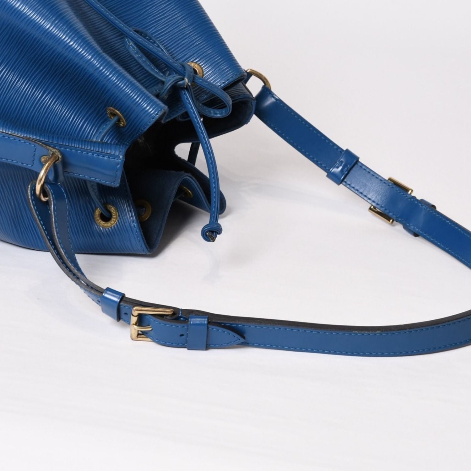 Louis Vuitton Epi Petit Noe Bag Blue Gold — view 8