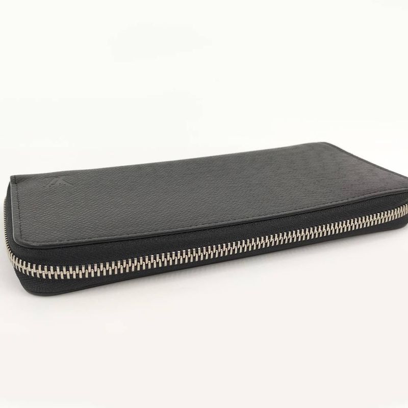 Louis Vuitton Zippy Wallet Horizontal Zip Around Taiga Noir Black