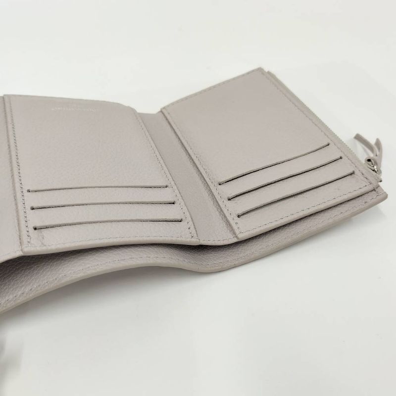 Louis Vuitton Portefeuille Victorine Monogram Empreinte Bloom Wallet