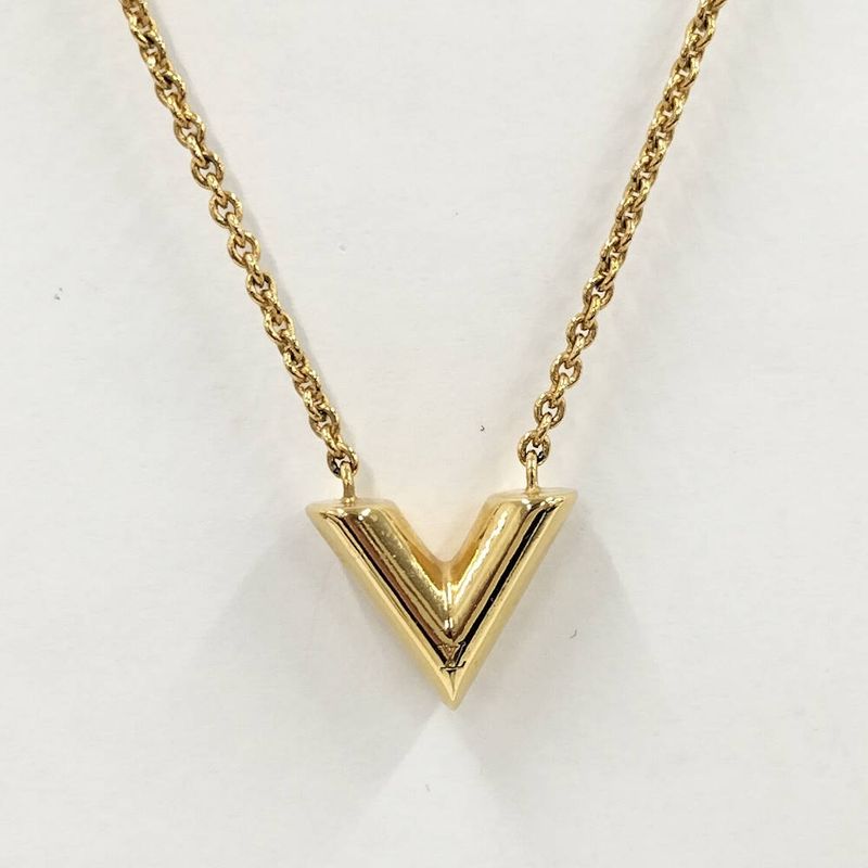 Louis Vuitton Necklace Essential Plated Gold