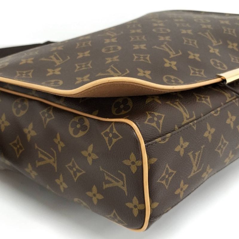 Louis Vuitton Aves Messenger Bag Monogram