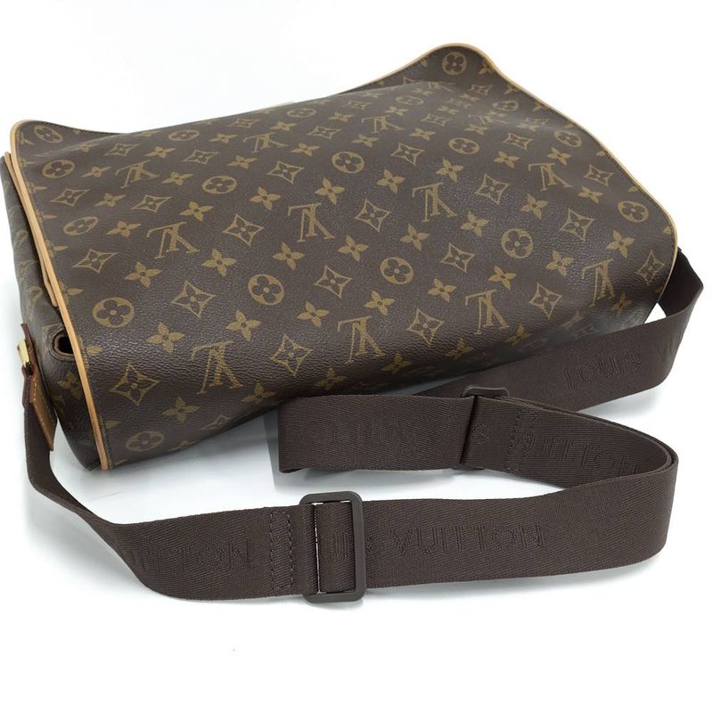 Louis Vuitton Aves Messenger Bag Monogram