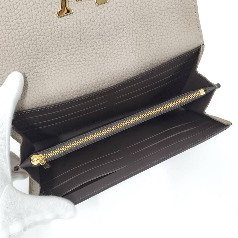 Louis Vuitton Portefeuille Capucines Wallet Taurillon Leather Galle