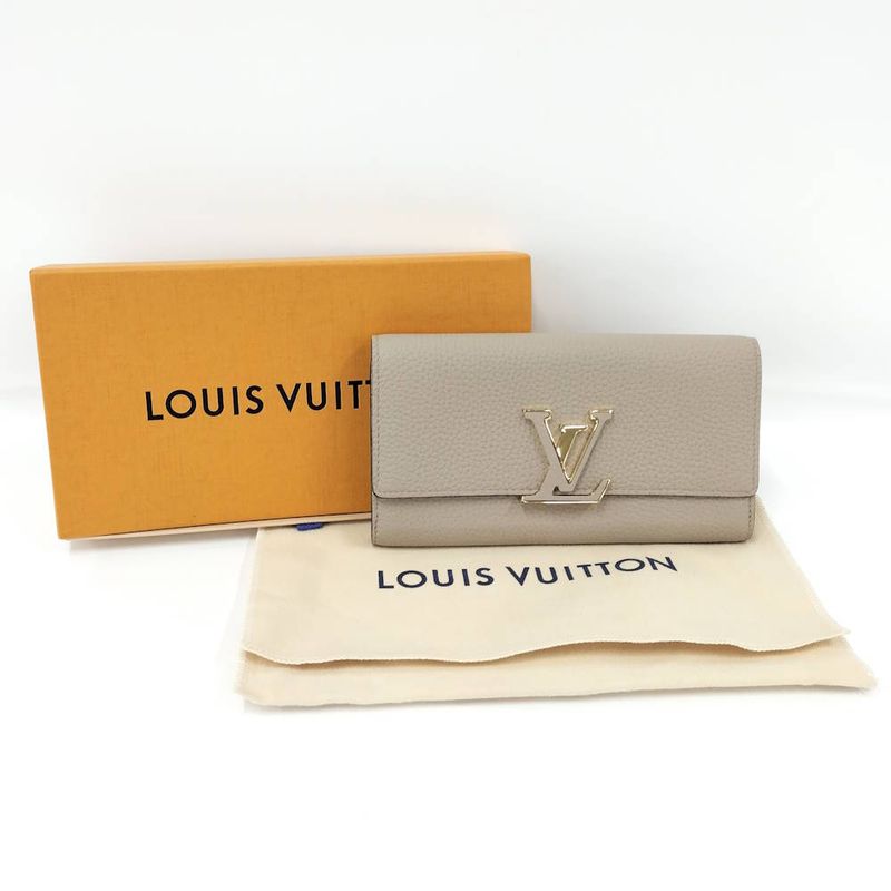 Louis Vuitton Portefeuille Capucines Wallet Taurillon Leather Galle
