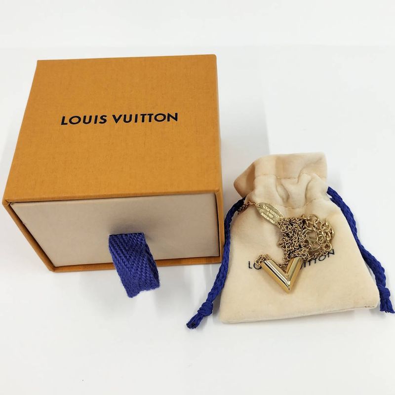 Louis Vuitton Essential Necklace