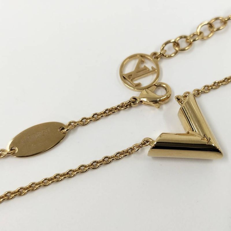Louis Vuitton Essential Necklace