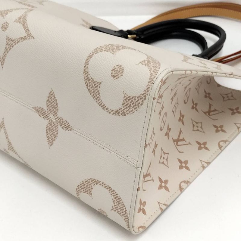 Louis Vuitton on the Go MM 2-Way Bag Monogram Giant Cream Black