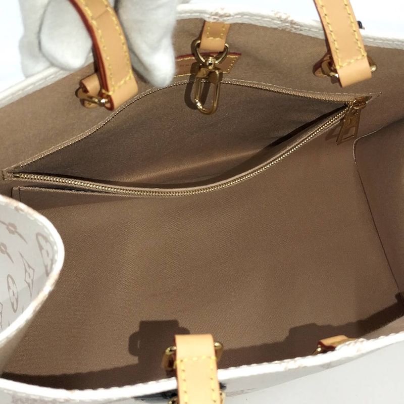 Louis Vuitton on the Go MM 2-Way Bag Monogram Giant Cream Black