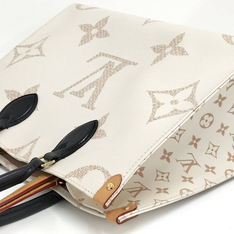 Louis Vuitton on the Go MM 2-Way Bag Monogram Giant Cream Black