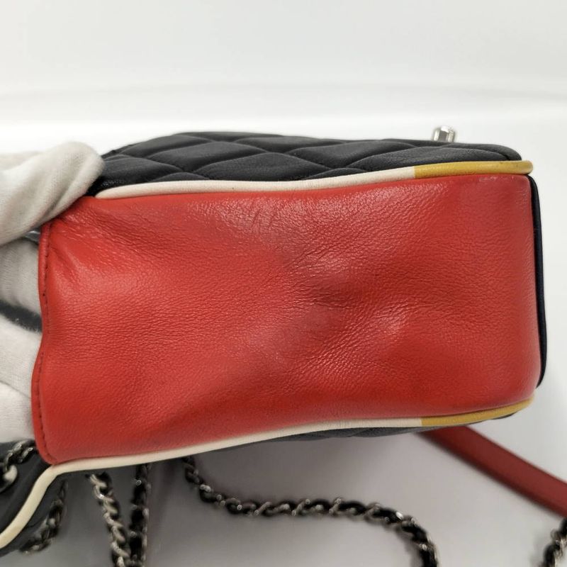 Chanel Quilted Chain Shoulder Bag Lambskin
