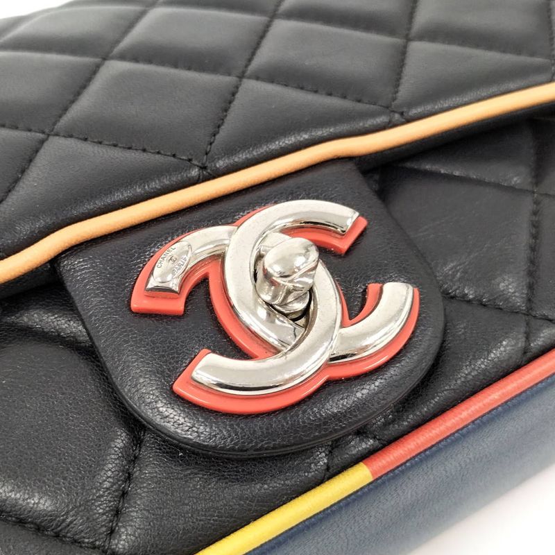 Chanel Quilted Chain Shoulder Bag Lambskin