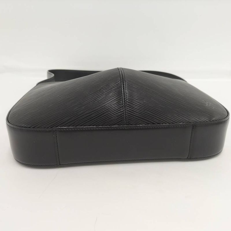 Louis Vuitton Reverie Shoulder Bag Epi Noir Black