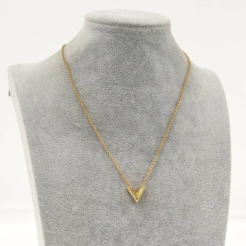 Louis Vuitton Necklace Essential Plated Gold