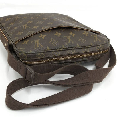 Louis Vuitton Trotteur Boble Shoulder Bag Monogram