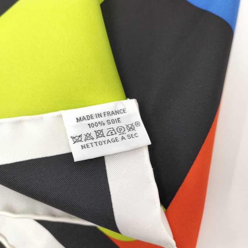 Hermes Carre 42 Hose Multicolor Serpentine Pierre Chien Pawn Silk Scarf