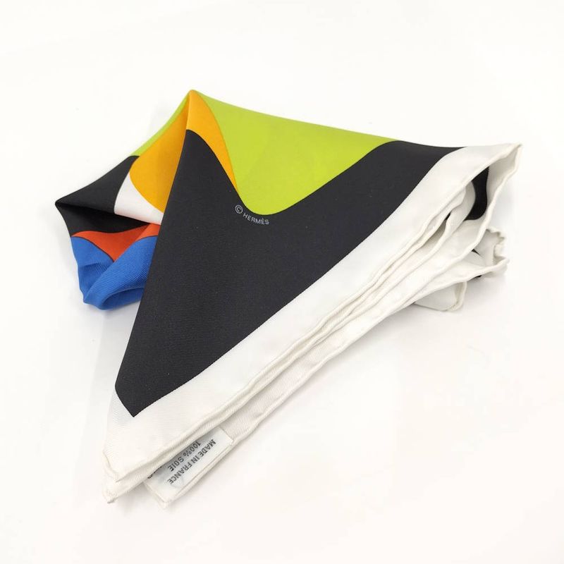 Hermes Carre 42 Hose Multicolor Serpentine Pierre Chien Pawn Silk Scarf