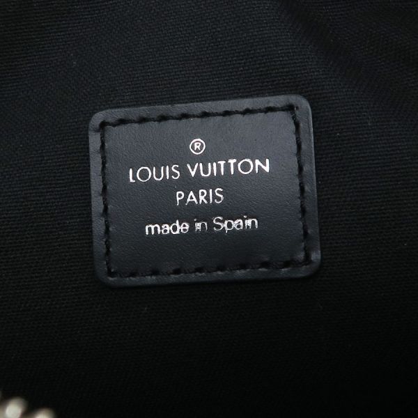 Louis Vuitton Taiga Clutch