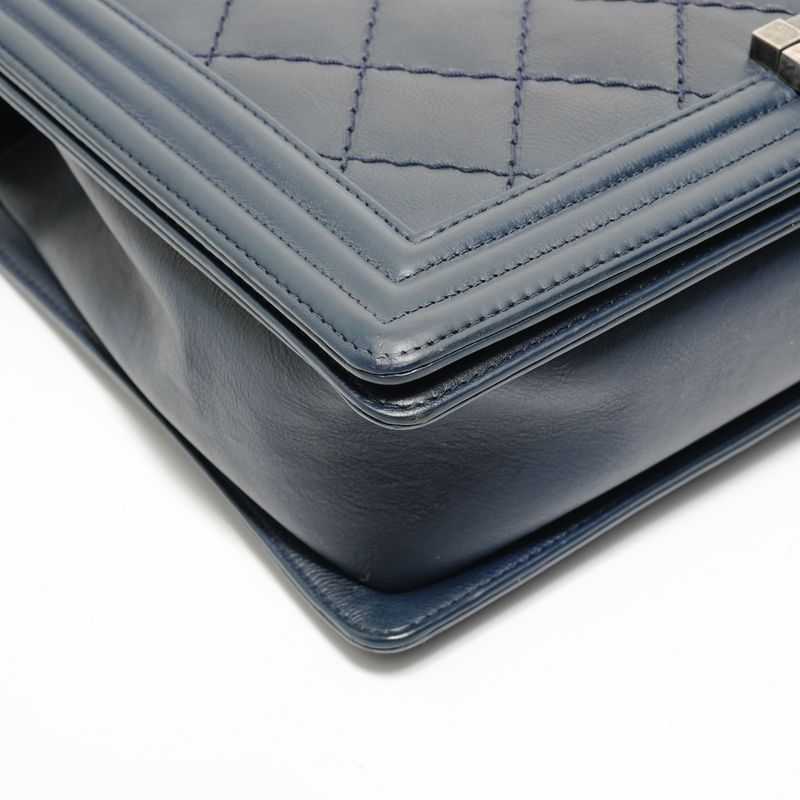 Chanel Shoulder Bag No 19