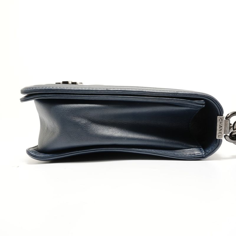 Chanel Shoulder Bag No 19
