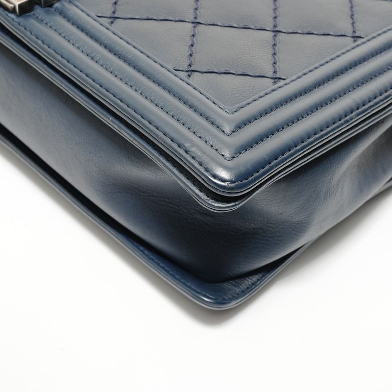 Chanel Shoulder Bag No 19