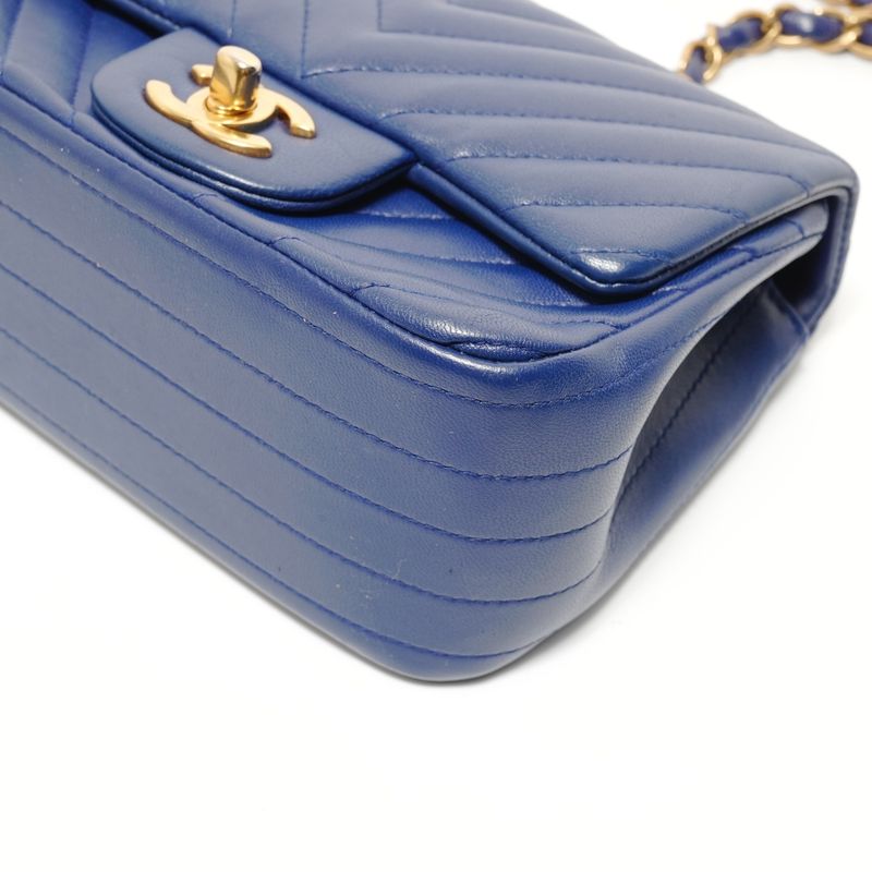Chanel Shoulder Bag Chez Blanc Lambskin