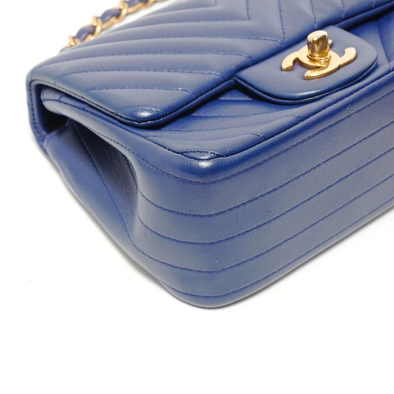 Chanel Shoulder Bag Chez Blanc Lambskin