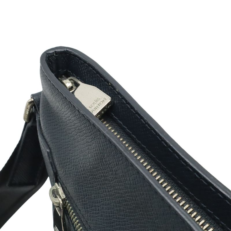 Louis Vuitton Taiga Sasha Shoulder Bag Crossbody Depth Bol Navy Silver