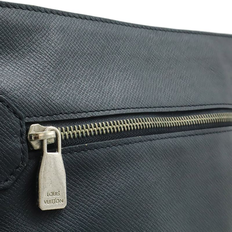 Louis Vuitton Taiga Sasha Shoulder Bag Crossbody Depth Bol Navy Silver