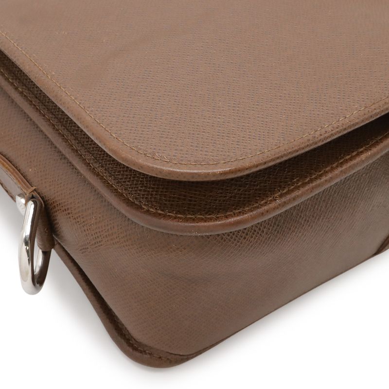 Louis Vuitton Taiga Andrey Shoulder Bag Crossbody Leather Grizzly Brown