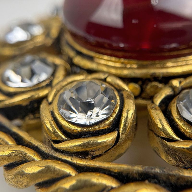 Chanel Color Stone Round Brooch Gripoix Line Gold