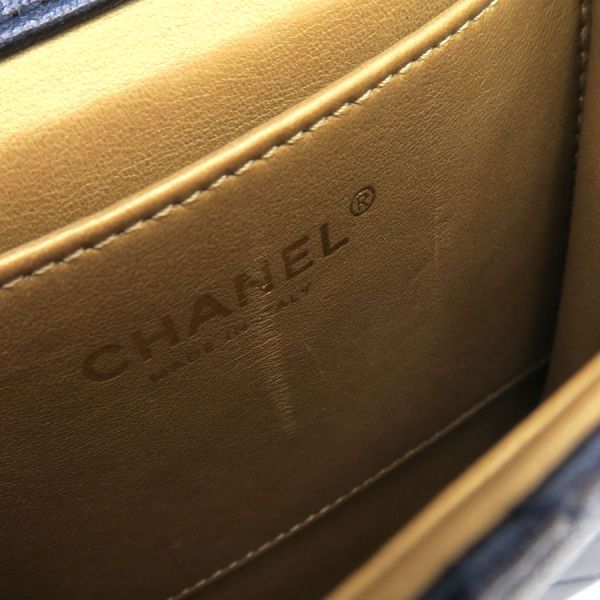 Chanel Quilted Chain Messenger Bag