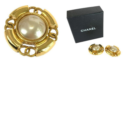 Chanel Faux Pearl CC Logo Gold White Plated Earrings 93