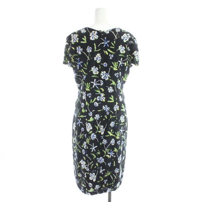 Chanel Boutique Dress Short Sleeve Knee Length Silk Neck Floral Pattern 38