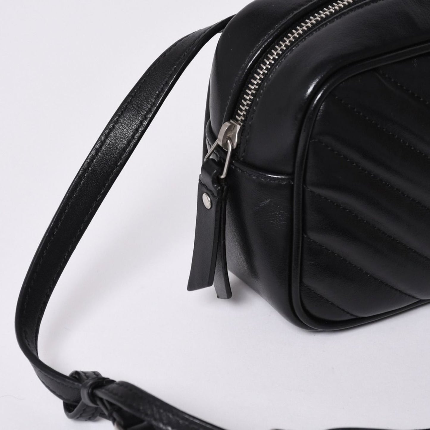 Saint Laurent Shoulder Bag V-stitch Fringe YSL Logo Black Calfskin — view 4