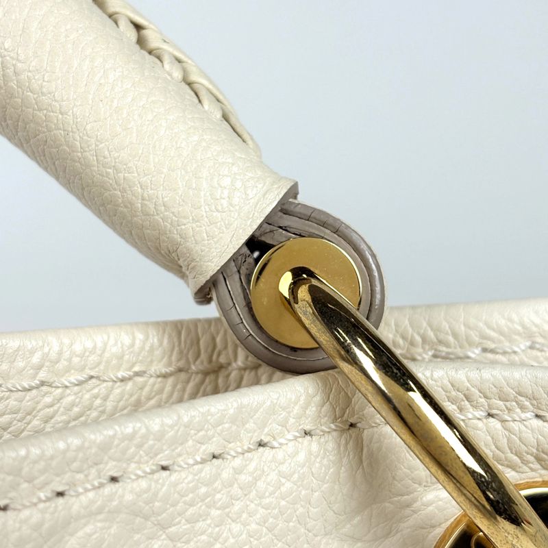 Louis Vuitton MM Shoulder Bag Monogram Empreinte Neige