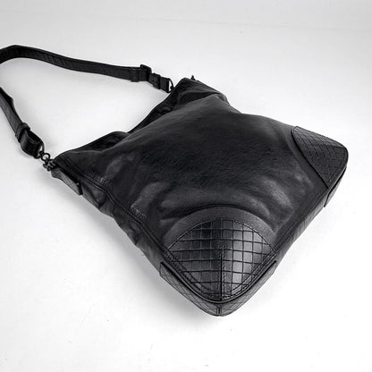 Bottega Veneta Intrecciato Scorpito Shoulder Bag Leather Black